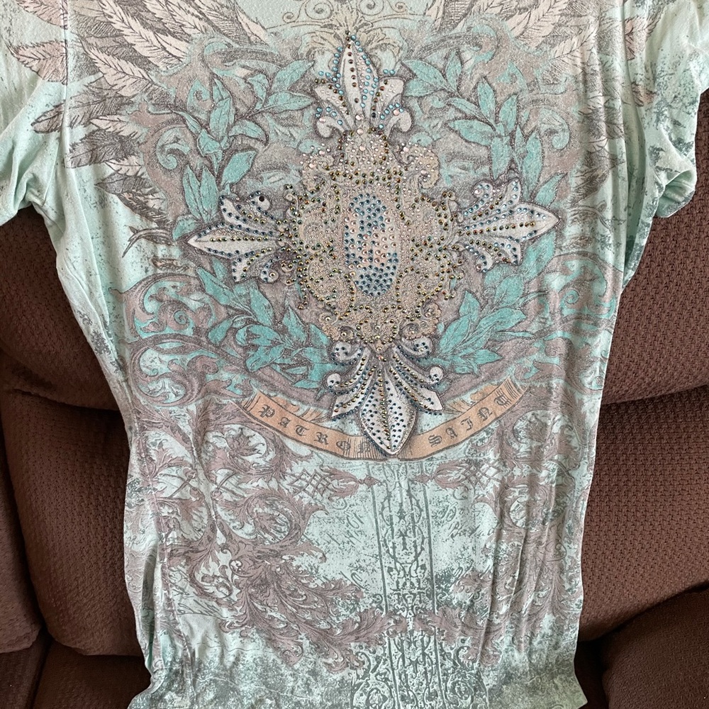 Ladies Medium top Angels and Diamonds